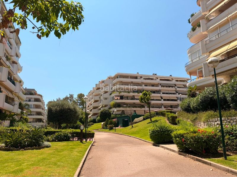 Foto 52d4d2d9-4297-4efa-bc6a-7f0362369af5. Pis amb xemeneia calefacció aparcament piscina a Marbella