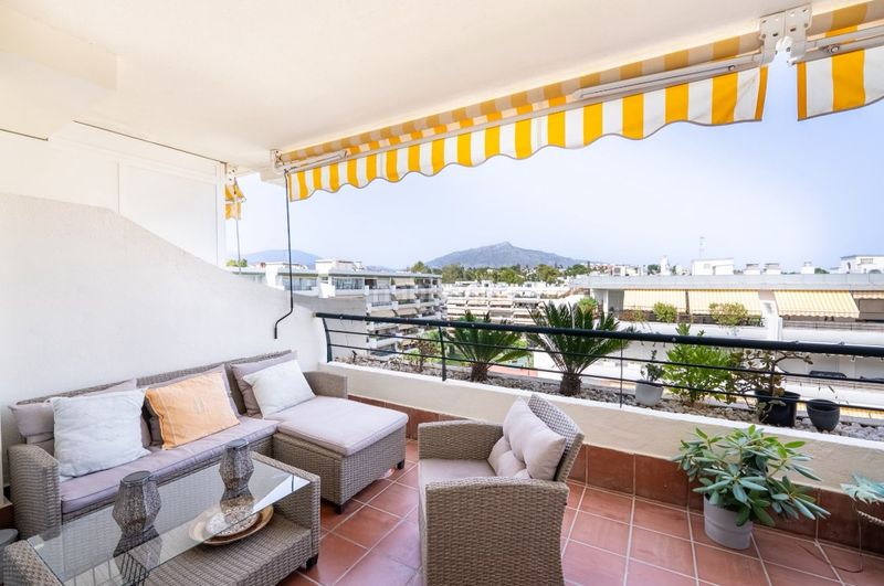 Foto 5b0f8b4c-9e2b-424d-bac5-4a08776d31ad. Pis amb xemeneia calefacció aparcament piscina a Marbella