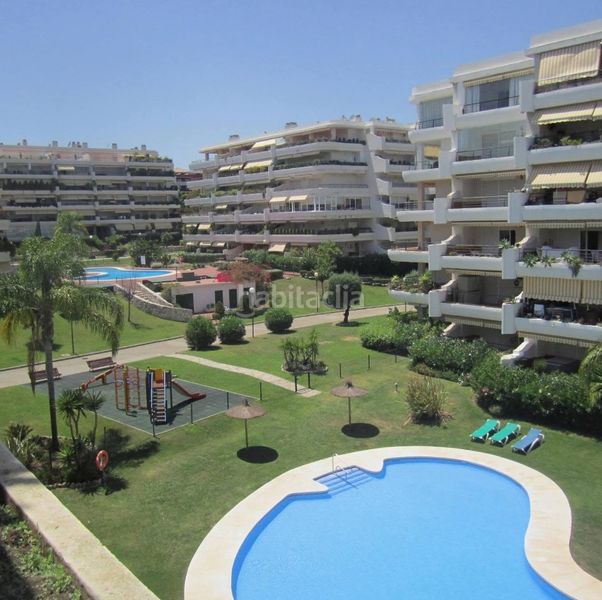 Foto 678ec868-8536-4413-8a35-13c93e3d92ce. Pis amb xemeneia calefacció aparcament piscina a Marbella