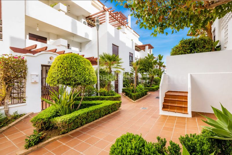 Foto b69756bb-0cec-422c-95dd-7a62b8204ab1. Pis a calle las ventas 2 a Nueva Andalucía centro Marbella