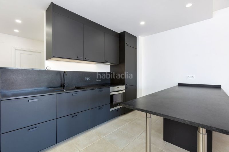 Foto bb4a8723-8144-4d5d-bdcb-e1de465d0080. Pis a calle las ventas 2 a Nueva Andalucía centro Marbella