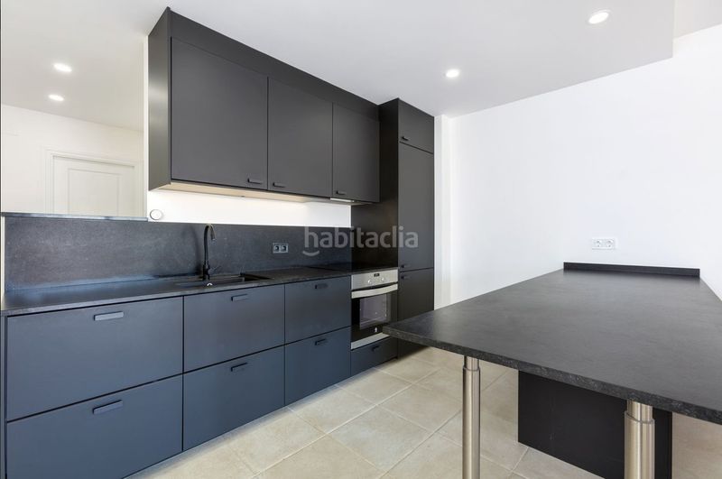 Foto e2e6cfe8-8735-4a39-bbae-797bb12b4685. Pis a calle las ventas 2 a Nueva Andalucía centro Marbella