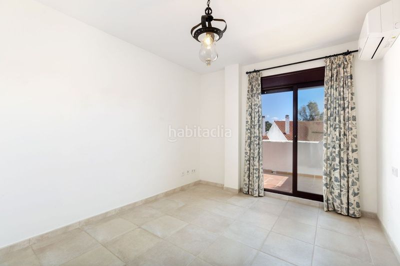 Foto f0944eb7-018f-4925-ae48-5e0352a816a2. Pis a calle las ventas 2 a Nueva Andalucía centro Marbella