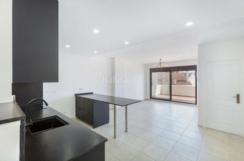 Foto f5daca7a-dfae-4d43-a0ac-b13a966beadb. Pis a calle las ventas 2 a Nueva Andalucía centro Marbella