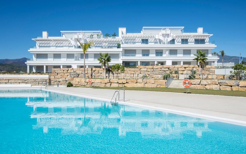 Foto 7d58baae-9787-49d4-9e36-adfffc2aab34. Casa adossada amb calefacció aparcament piscina a Estepona
