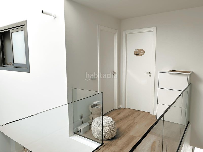 Foto b95e6b38-a3e9-4ae1-9969-36fa3279da17. Casa adossada amb calefacció aparcament piscina a Estepona