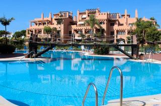 Apartament a Avenida matas verdes 32. Oportunidad  en hacienda del sol.