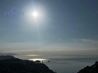 Terreno residenziale in La Herradura. Terreno de 10.000 m con vistas panorámicas entre la herradura y