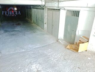 Autoparkplatz in La Herradura. Garaje cerrado para dos vehículos a la venta en la herradura cen