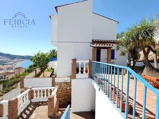 House in Las Palomas. Bonito y luminoso chalet con vistas, a la venta en la herradura