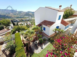 Casa en Las Palomas. Bonito y luminoso chalet con vistas, a la venta en la herradura