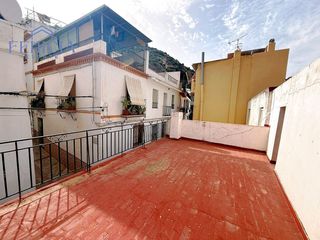Masia a Jete. Gran casa de pueblo a reformar a la venta en jete