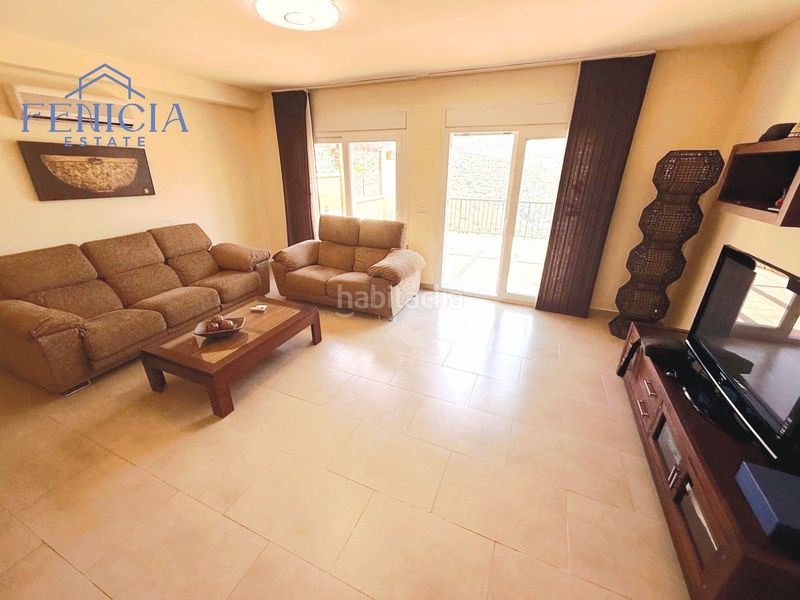 Foto bc8ecbce-ec31-4dfa-a8ed-0af9b9ace717. Casa adossada amb piscina a Velilla - Velilla Taramay Almuñécar