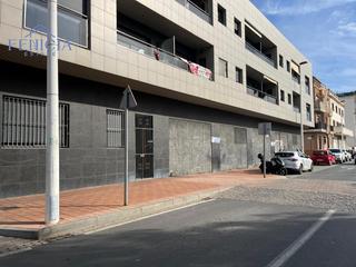 Lloguer Local Comercial a Playa de Granada. Gran local en alquiler en el puerto de motril