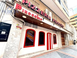 Local Comercial en Almuñecar centro. Gran local comercial con licencia en vigor, a la venta junto a p
