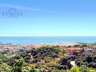 Mas à Almuñecar centro. Parcela con inmejorables vistas y casa a reformar, a la venta en