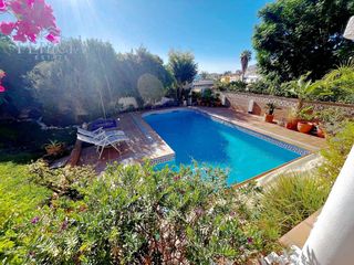 Haus in Cotobro. Se vende encantadora casa con estilo andaluz y vistas al mar en