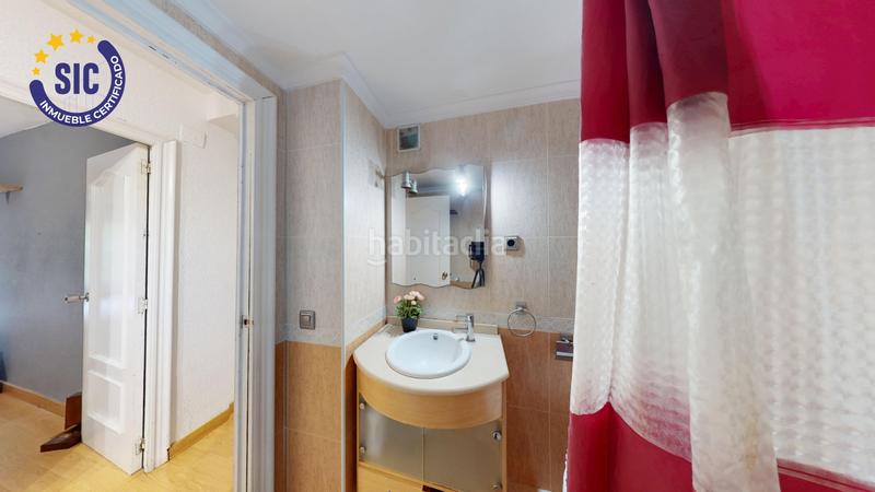 Foto 0833dac3-e0af-4bdd-aa41-afd1fe0abaf2. Piso  de tres habitaciones y terraza en Malilla en Valencia