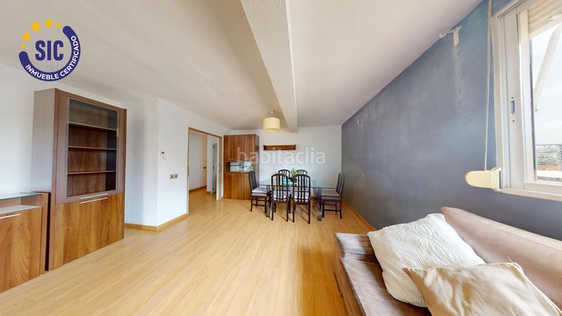 Foto bce63f5f-3592-45cd-b374-ac257b781e39. Piso  de tres habitaciones y terraza en Malilla en Valencia