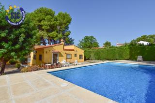 Casa a Pedralba - ur les mallaes 37. Chalet con piscina privada en pedralba.