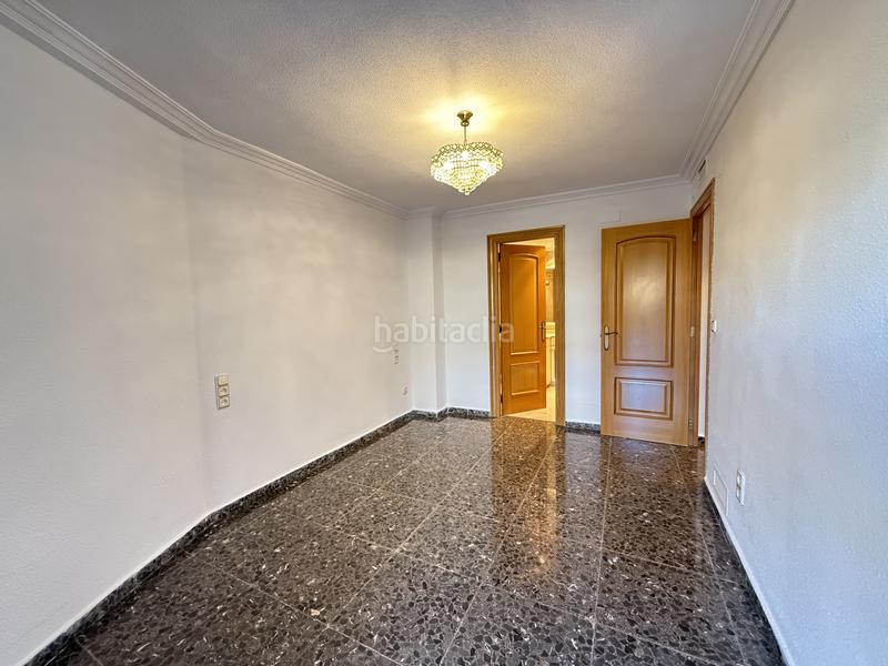 Foto 1b59e8f8-aa93-4525-af3f-3b7e9c05734c. Rent flat in Valencia - cl santa amalia 2 in Trinitat Valencia