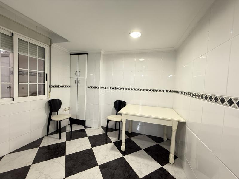 Foto fd26f507-259c-4e9a-881e-6f93c515e041. Rent flat in Valencia - cl santa amalia 2 in Trinitat Valencia