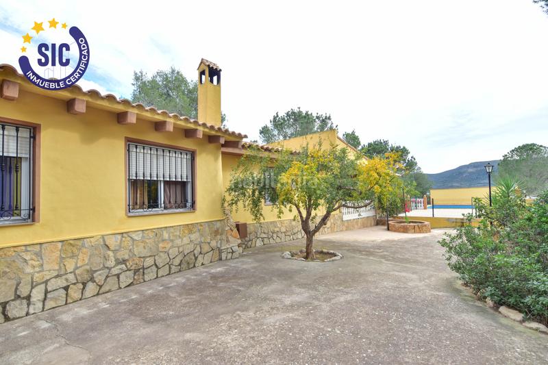 Foto 469bf055-61dc-4d50-b5e7-44364bad37bd. Casa en Enguera - parcela 140 paraje el charral 104 gran chalet rustico en montaña en Enguera