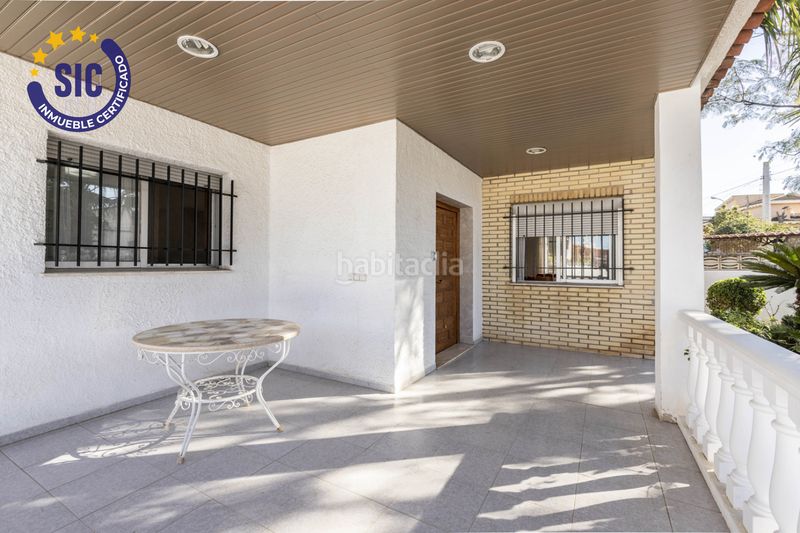 Foto 1b584144-faeb-466d-ab3f-19044781eb3c. Casa amb calefacció aparcament piscina a Entrepinos Eliana (l´)