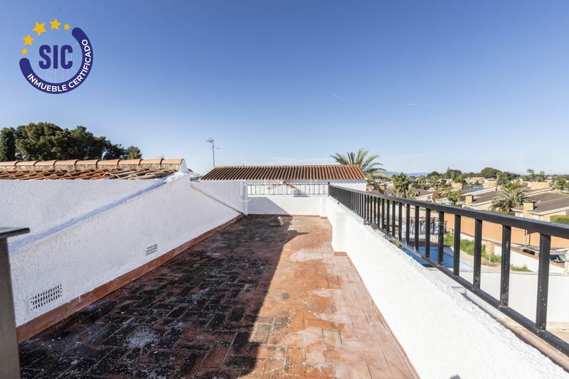 Foto 2ba26716-105d-487c-9eac-75f3f4646d49. Casa amb calefacció aparcament piscina a Entrepinos Eliana (l´)