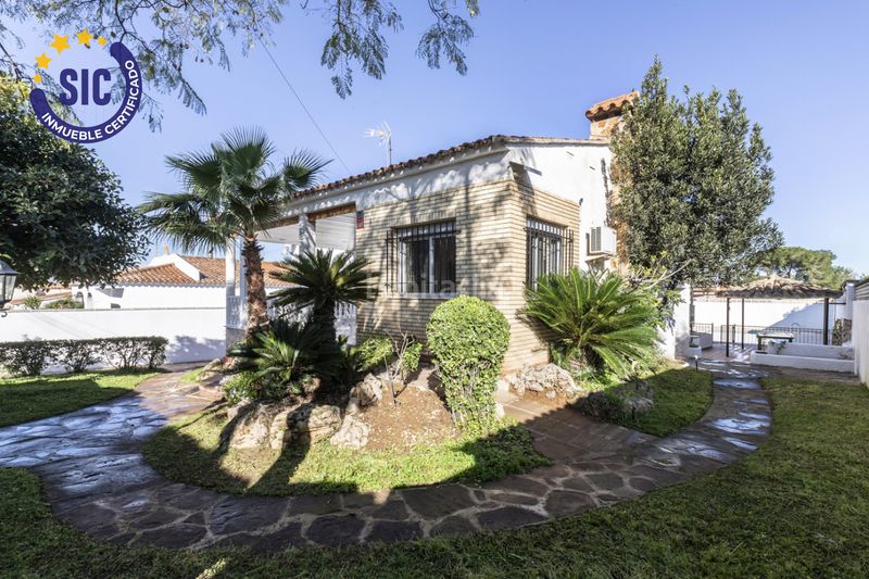 Foto 36fcfc11-3c5d-4d86-8a18-076aa5100b5f. Casa amb calefacció aparcament piscina a Entrepinos Eliana (l´)