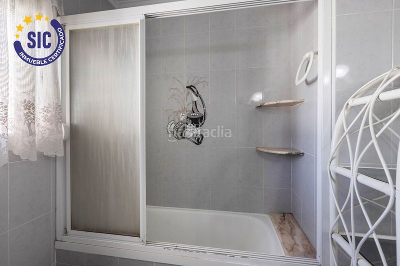 Foto 37693198-6280-4824-bd4c-63ebeef7ce8d. Casa amb calefacció aparcament piscina a Entrepinos Eliana (l´)