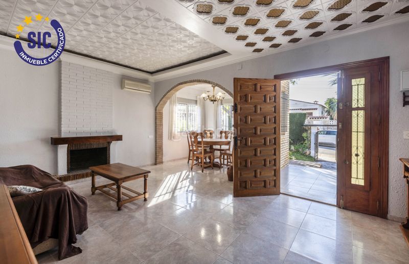 Foto 4405ab86-db12-4d73-aa51-f5460f10e4a3. Casa amb calefacció aparcament piscina a Entrepinos Eliana (l´)