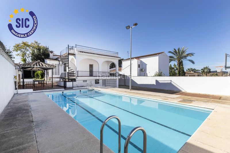 Foto 514f84b8-e3ee-4802-ab96-86bb13f74dd6. Casa amb calefacció aparcament piscina a Entrepinos Eliana (l´)