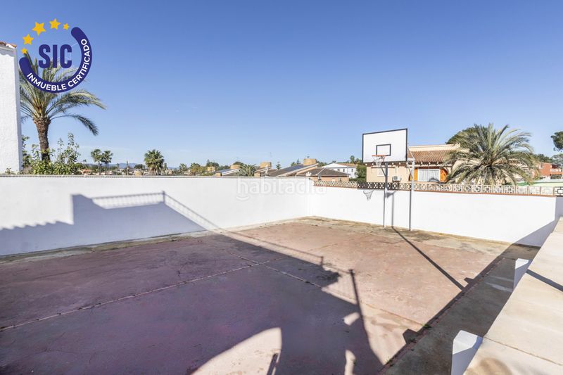 Foto 61b894cc-3b2f-4ff9-8989-090c8e0b7548. Casa amb calefacció aparcament piscina a Entrepinos Eliana (l´)