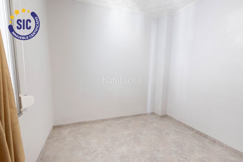 Foto 67b19f3d-c56b-48f7-8de5-f5d5ec0c26d2. Casa amb calefacció aparcament piscina a Entrepinos Eliana (l´)