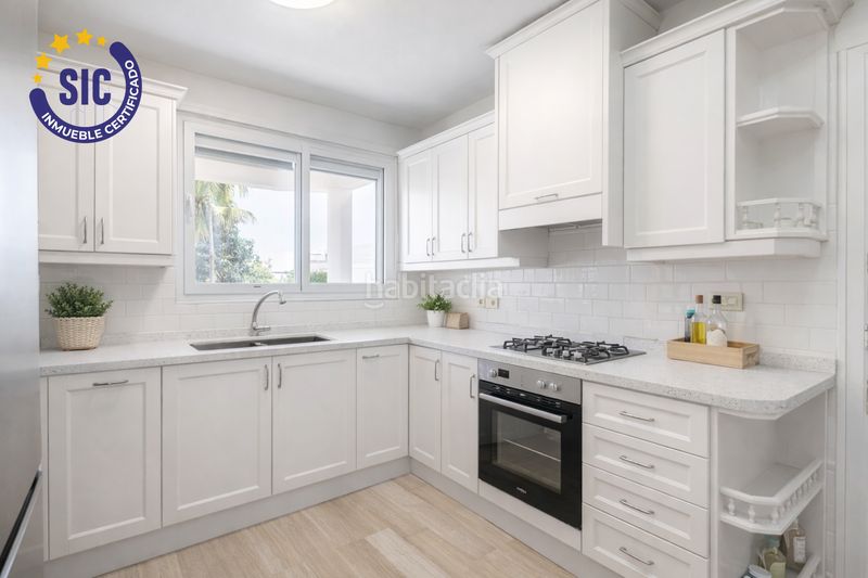 Foto 910f3243-e727-4428-beca-7eaf1292bdbe. Casa amb calefacció aparcament piscina a Entrepinos Eliana (l´)