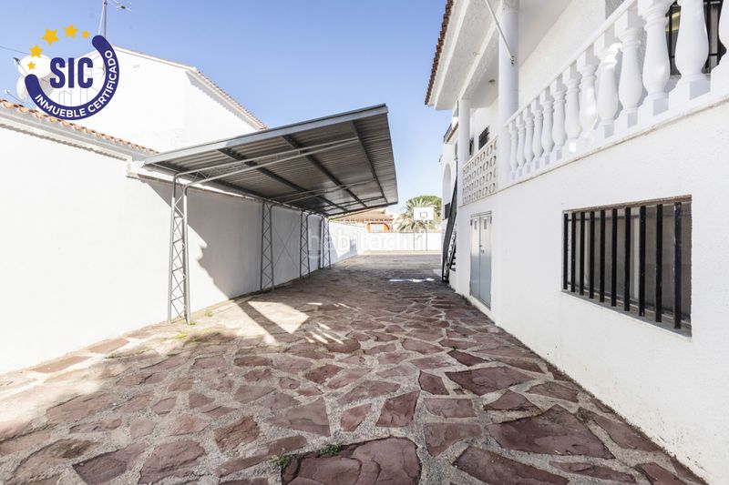 Foto d77c1cf7-3ee2-478d-8ad6-d31d84e53717. Casa amb calefacció aparcament piscina a Entrepinos Eliana (l´)