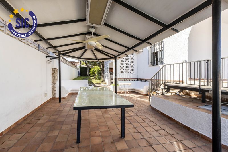 Foto e5b5f860-7366-45fb-b3a9-86096bb39603. Casa amb calefacció aparcament piscina a Entrepinos Eliana (l´)