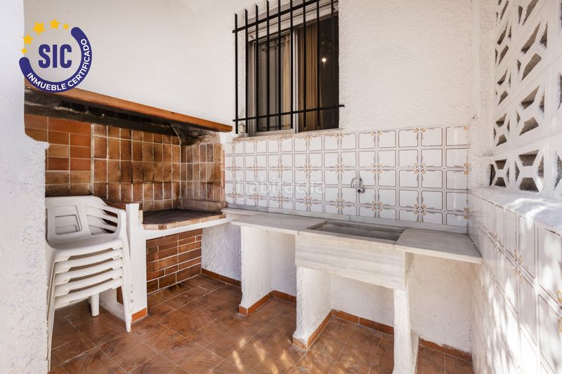 Foto f39b07c9-bcff-4eb3-8efe-e918d1a2b4e5. Casa amb calefacció aparcament piscina a Entrepinos Eliana (l´)