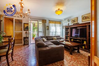 Casa en Av mestre serrano 21. Amplia vivienda familiar en venta en lalcudia de crespins