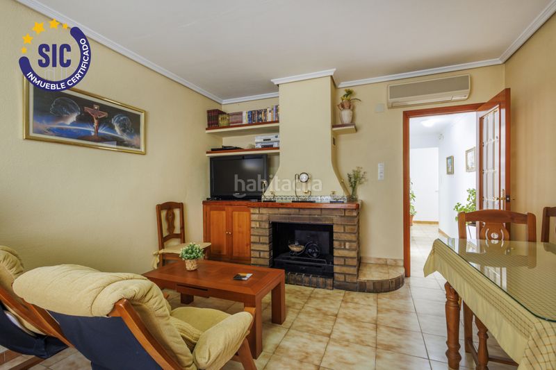 Foto 4b74773c-ce67-4d1d-8210-a6b6ea7d578c. Casa adossada amb aparcament a Carlet