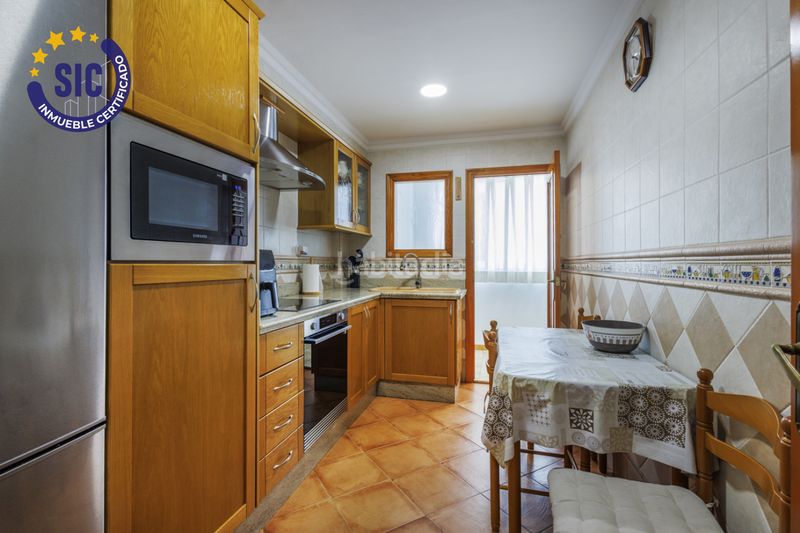 Foto 7b0af4ea-8830-44f1-afca-4e6f93e6b2e6. Casa adossada amb aparcament a Carlet