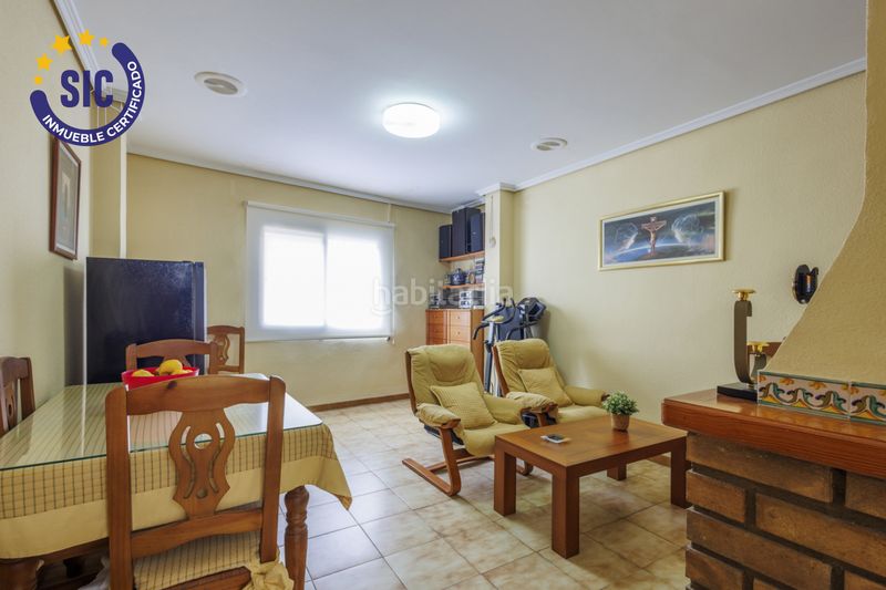Foto 9171a231-6e9c-4231-874a-0f25220d09e2. Casa adossada amb aparcament a Carlet