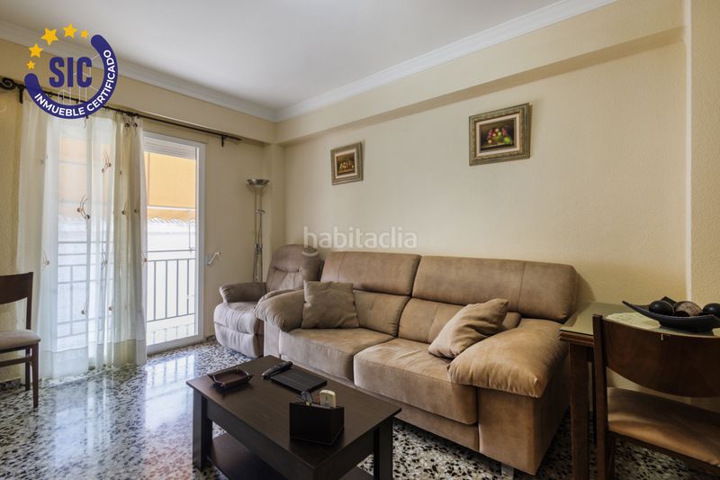 Foto a1927a2a-9c75-4b7c-9e5c-50348d896ef0. Casa adossada amb aparcament a Carlet