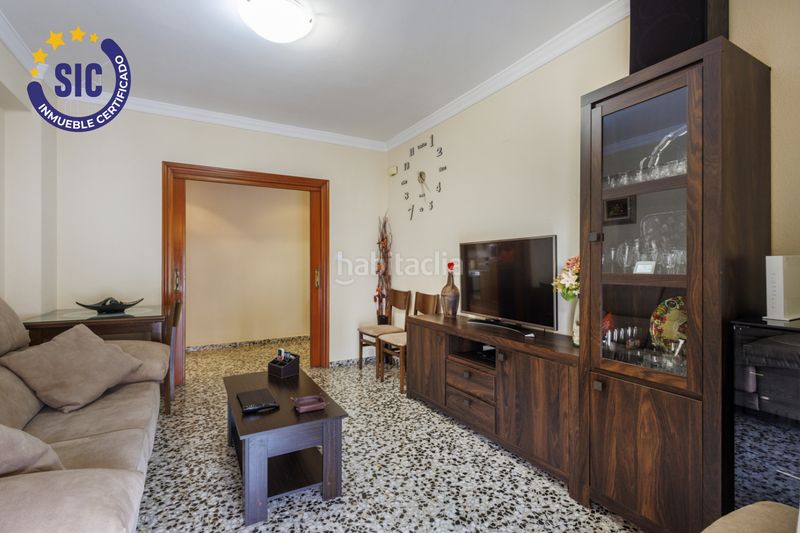 Foto dcb5d92d-8410-4f4c-a83b-5cab46454503. Casa adossada amb aparcament a Carlet