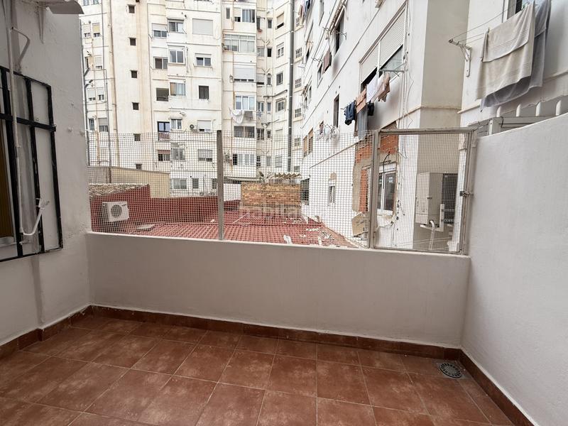 Foto 22eaf582-85d8-435f-afbb-08f18f92db28. Alquiler piso en Valencia - cl pintor vila prades 21 piso en alquiler con terraza en zona extramurs en Valencia
