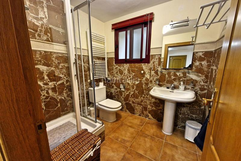 Foto d993d9c4-e4ec-4fb2-b699-8bf08e02b727. Chalet mit parking pool in Coín