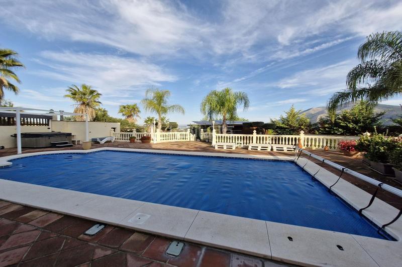 Foto dee889e8-9f7a-4b4e-a8b3-2ea26a6e5008. Chalet mit parking pool in Coín