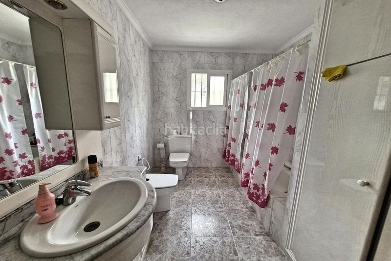 Foto 09241da7-1361-4c2b-8d4e-6fad4b99d4be. Casa adossada amb aparcament a Guaro