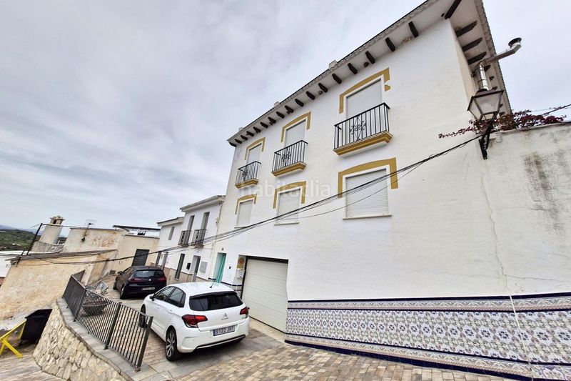 Foto 33e94119-3c4d-46a3-aade-d95992018d90. Casa adossada amb aparcament a Guaro
